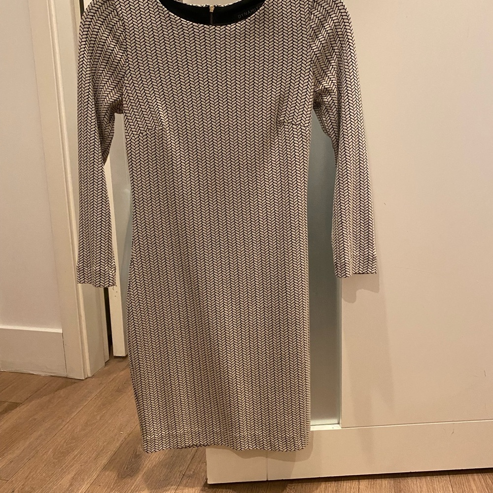 Elegant form fitting Dress